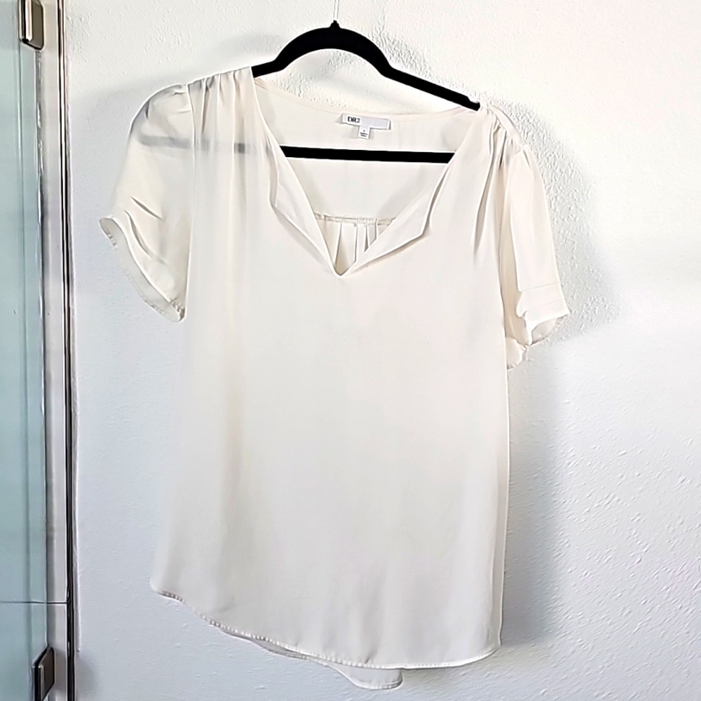 DR2, cream blouse, cute sleeves
